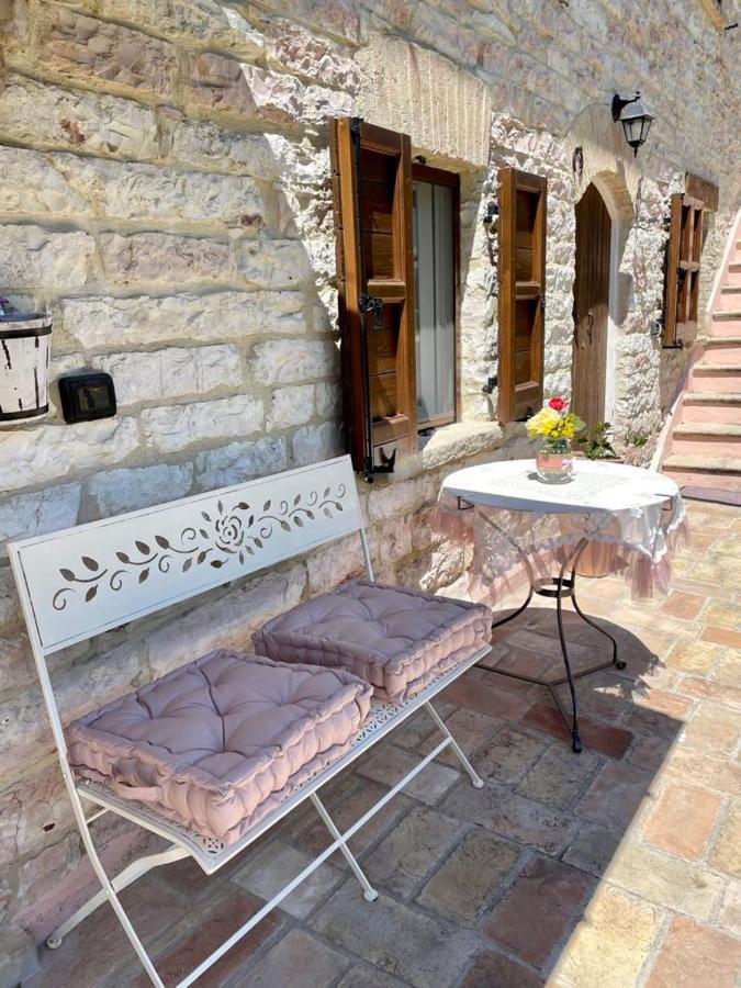 Serra SantʼAbbondio B&B Il Poggetto المظهر الخارجي الصورة