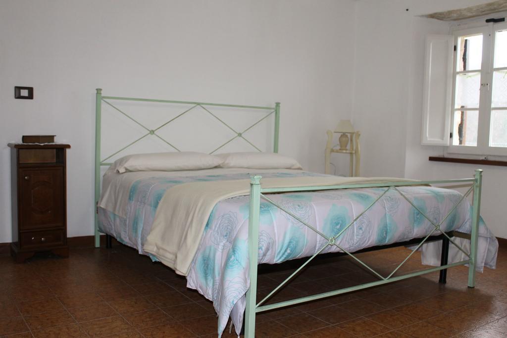 Serra SantʼAbbondio B&B Il Poggetto الغرفة الصورة