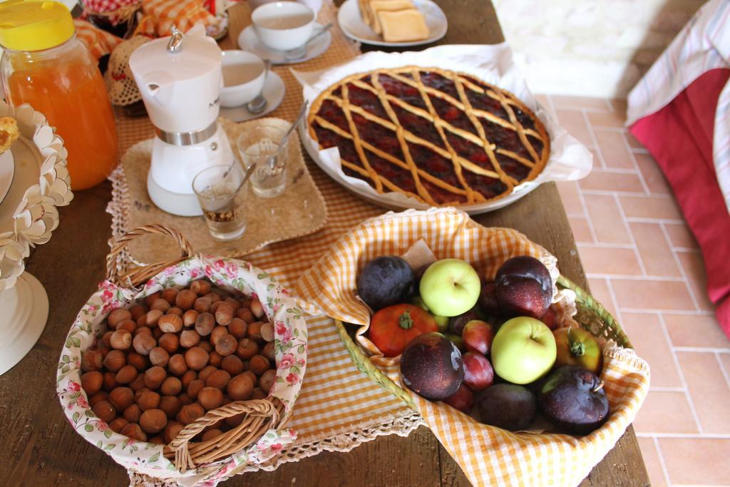 Serra SantʼAbbondio B&B Il Poggetto المظهر الخارجي الصورة
