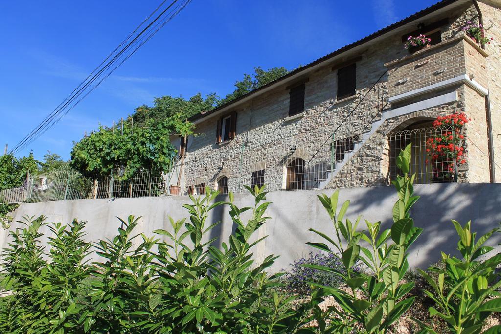Serra SantʼAbbondio B&B Il Poggetto المظهر الخارجي الصورة