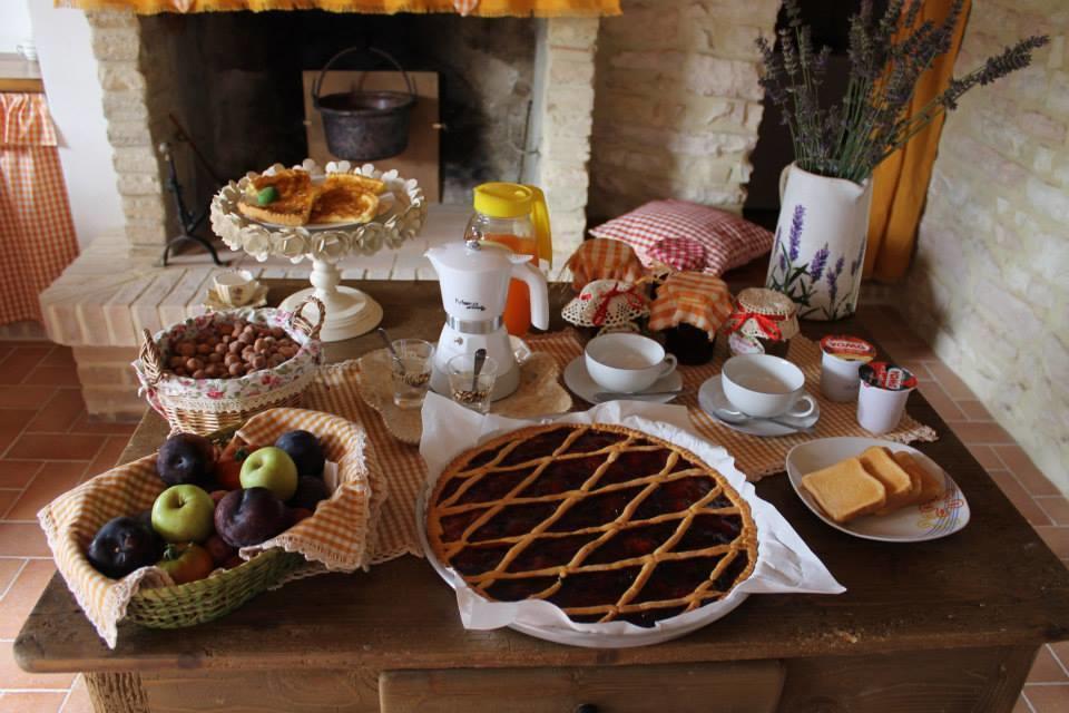Serra SantʼAbbondio B&B Il Poggetto المظهر الخارجي الصورة