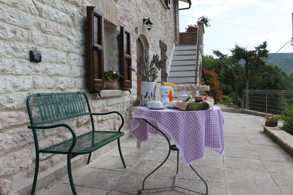 Serra SantʼAbbondio B&B Il Poggetto المظهر الخارجي الصورة
